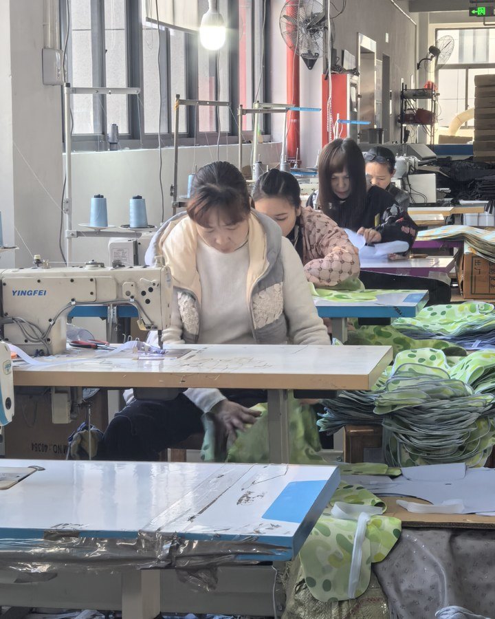 Sourcing Partner or Direct Factory? How Pet Product Orders Differ
